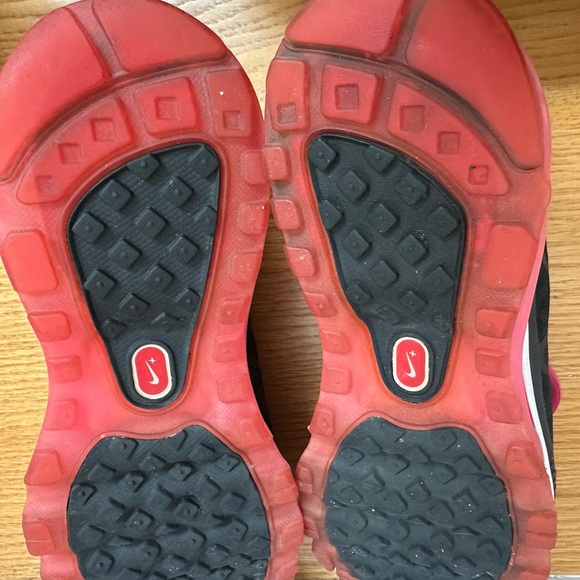 Nike Air Max Women's Black and Pink Athletic Shoes - Picture 5 of 5